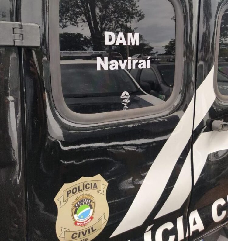 Homem é preso por tentar matar esposa, por ciúmes, a golpes de martelo na cabeça