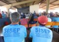 Prefeitura entrega uniformes e itens de proteção a servidores que cuidam da limpeza da Capital