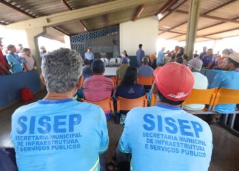 Prefeitura entrega uniformes e itens de proteção a servidores que cuidam da limpeza da Capital