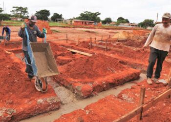 Avança a construção de moradias para as famílias da comunidade Mandela, na Capital