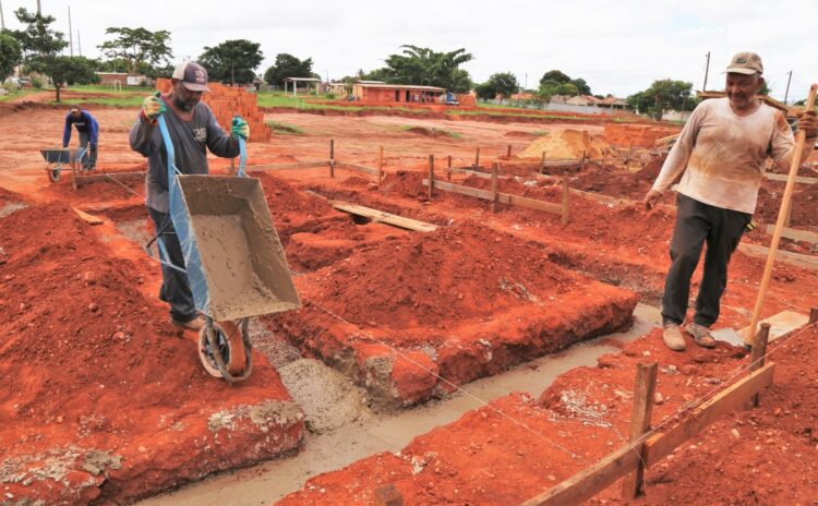 Avança a construção de moradias para as famílias da comunidade Mandela, na Capital