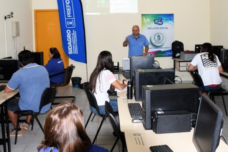 Cursos para quem prefere métodos simples de manutenção de computador são oferecidos, na Capital