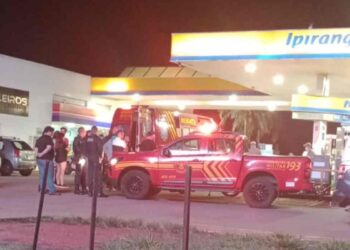 Pneu de moto estoura, condutor “entra” em posto e garupa de 16 anos morre