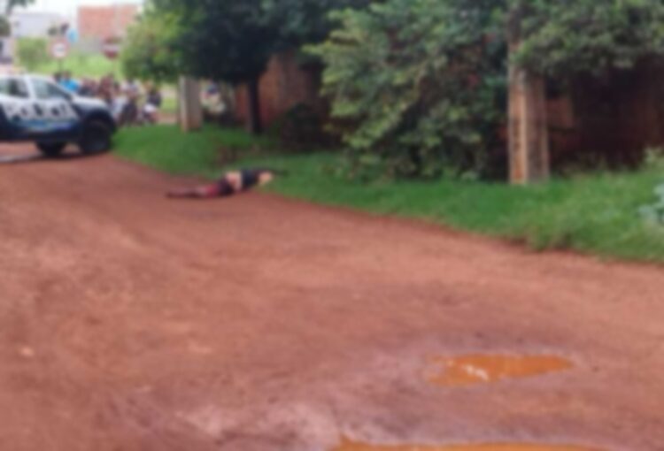 Drogado, rapaz mata o padrasto a golpes de faca e diz que “não suportava a presença dele”