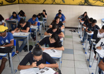 MEC prevê pagar a aluno do ensino médio bolsa de até R$ 9,2 mil em 3 anos