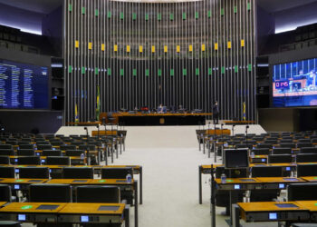 Câmara volta do recesso com ameaça de travar agenda do governo Lula