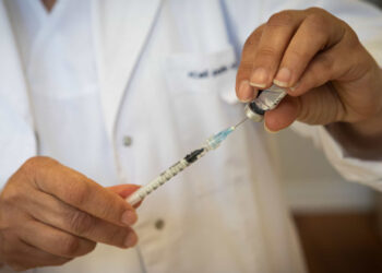 Várias cidades de MS vacinarão crianças de 10 a 14 anos contra a Dengue. Confira: