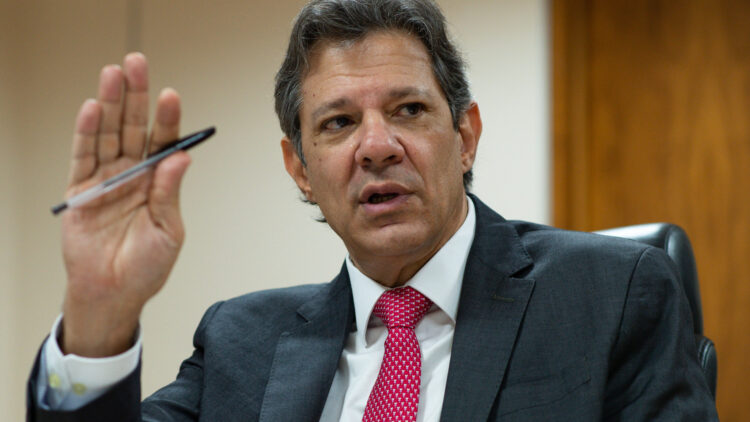 Inflação fecha 2023 em 4,62% e fica abaixo do teto da meta após dois anos