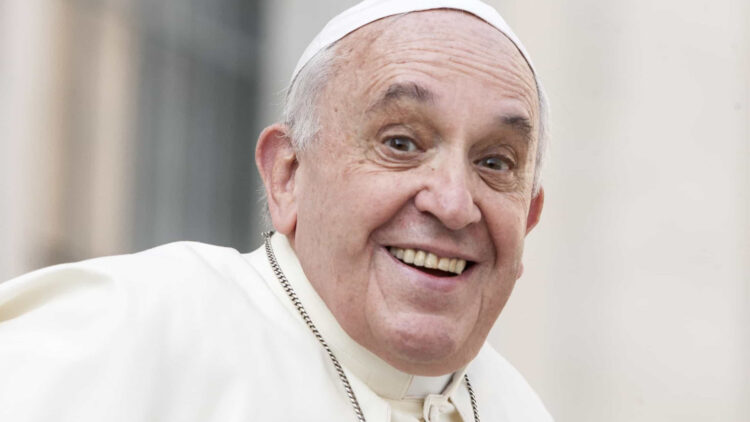 Papa Francisco diz não temer cisma entre católicos após bênção a casais LGBTQIA+