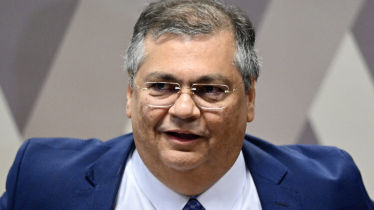 PGR recomenda a Dino punição com ‘escala de responsabilidade’ a policiais sem câmera na farda