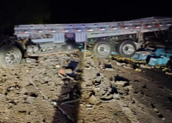 Batida entre caminhão e ônibus deixa 24 mortos e 6 feridos na Bahia