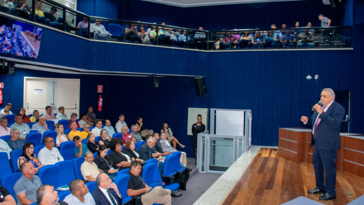 Primeira infância ganha destaque em seminário de vereadores