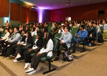 Curso preparatório gratuito para o Enem 2024 começa com aulão no próximo sábado