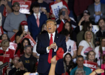 EUA: Trump fará “operação de deportação” maciça de imigrantes se vencer