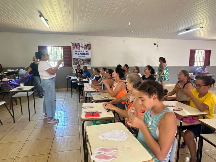 FAC leva curso de habilidades manuais aos bairros Jardim Nashville e Nova Esperança