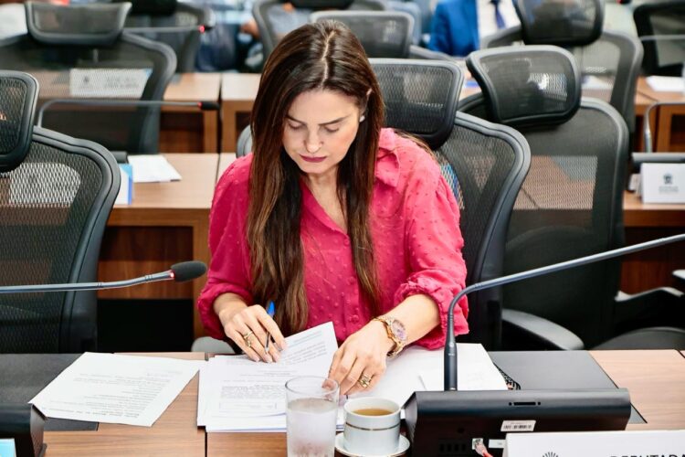 Mara Caseiro solicita veículo para transporte de pacientes com câncer