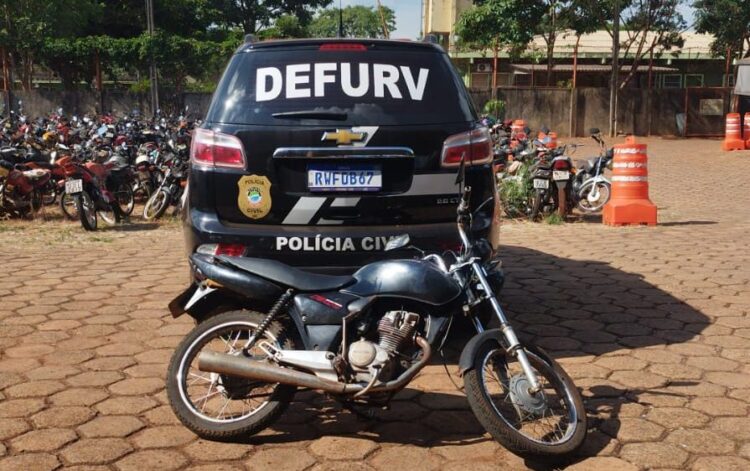 Condutor é levado para a delegacia, após ser flagrado com moto “BOB”, no Pioneiros