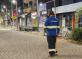 Equipes enfrentam madrugada em força-tarefa para encontrar vazamentos de água subterrâneos