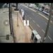 VÍDEO: Gol rebaixado colide em 3 carros estacionados em rua da Capital e foge
