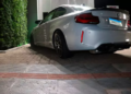 Condutor de BMW que pode custar até R$ 670 mil abandona o carro ao bater em poste