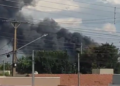 VÍDEO: Incêndio em terreno com materiais recicláveis assusta população do Caiobá