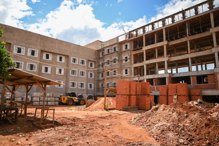 Construção da Vila dos Idosos segue com obras avançadas na fase de acabamento