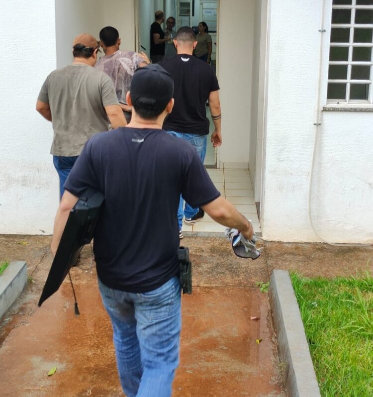 Homem que estuprou e roubou adolescentes de 15 e 16 anos é preso, em MS