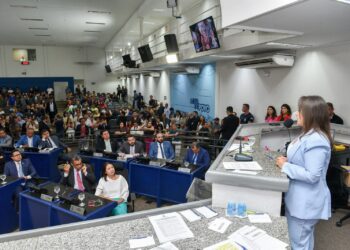 Prefeita fala em Compromisso e Oportunidades, na abertura do Ano Legislativo, na Capital