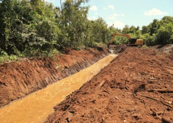 Prefeitura executa obras nos córregos Anhandui e Imbirussu para conter erosões e alagamentos