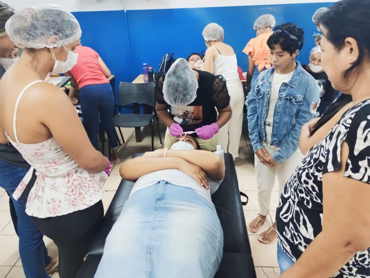 Cursos para geração de renda serão ampliados pela Prefeitura nas 7 regiões da cidade