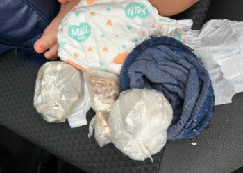 Duas mulheres são presas traficando drogas dentro de frauda de um dos filhos