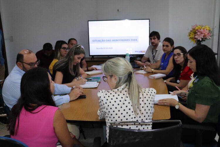 Reunião discute cenário epidemiológico e estratégias de combate à Dengue na Capital