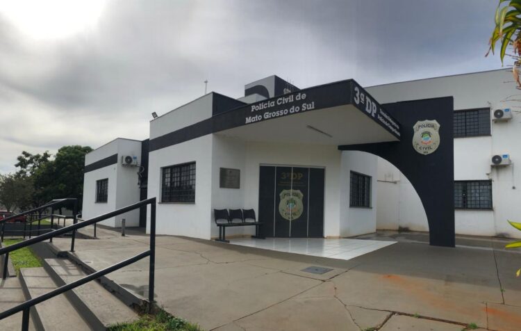 Dois menores e 1 adulto fazem falso PIX por meio de app. e dão golpe em 7 comércios