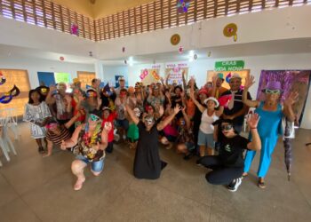 Baile de máscaras e Hitbox animam usuários dos Cras no Carnaval