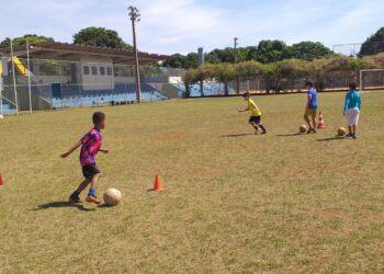 O futebol como ferramenta de transformação: Prefeitura investe na base do esporte
