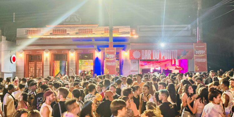 Bloco Farofolia e camarote prometem agitar e colorir a Esplanada neste sábado