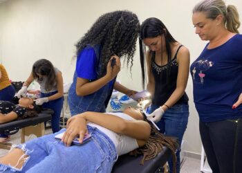 Prefeitura oferece cursos gratuitos de Design de Sobrancelha, Recepção e Secretariado e Marketing Digital