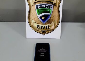 Ladrões batem na cabeça de vítima com pedra para roubar celular e receptador é preso