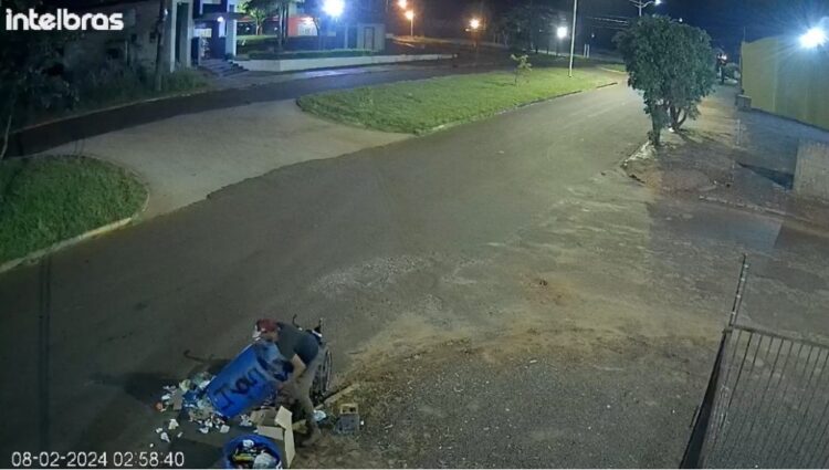 VÍDEO: Falso cadeirante que pedia favor é desmascarado e preso por furto, em MS