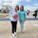 Prefeita recepciona Michelle Bolsonaro no aeroporto e dá Bíblia como presente de boas-vindas