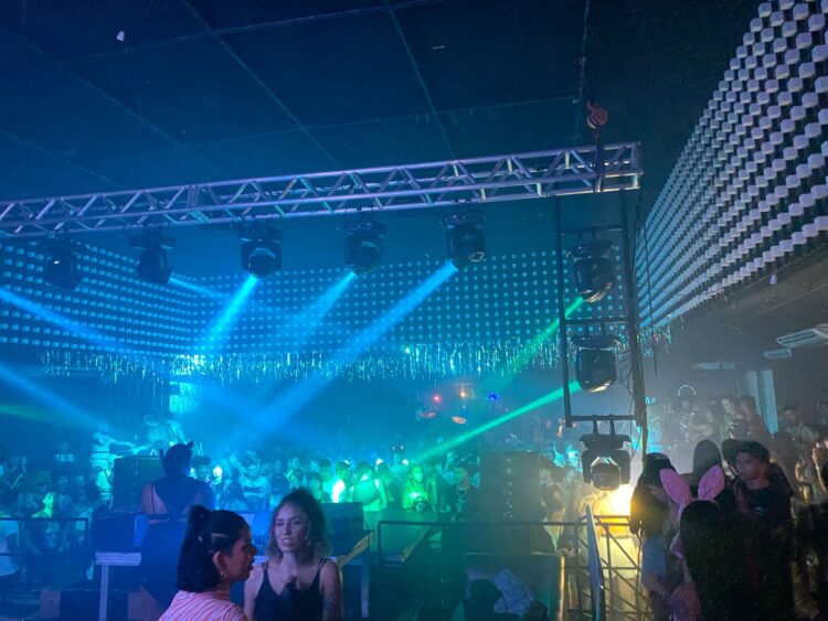Inimigos do fim: superafters do Farofolia seguiram até a terça-feira