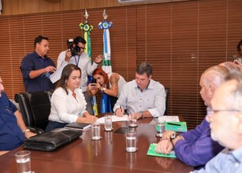 Prefeitura de Campo Grande assina o primeiro contrato do novo Minha Casa Minha Vida do país; serão 60 unidades