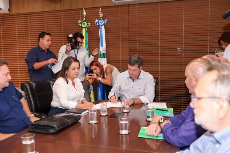 Prefeitura de Campo Grande assina o primeiro contrato do novo Minha Casa Minha Vida do país; serão 60 unidades