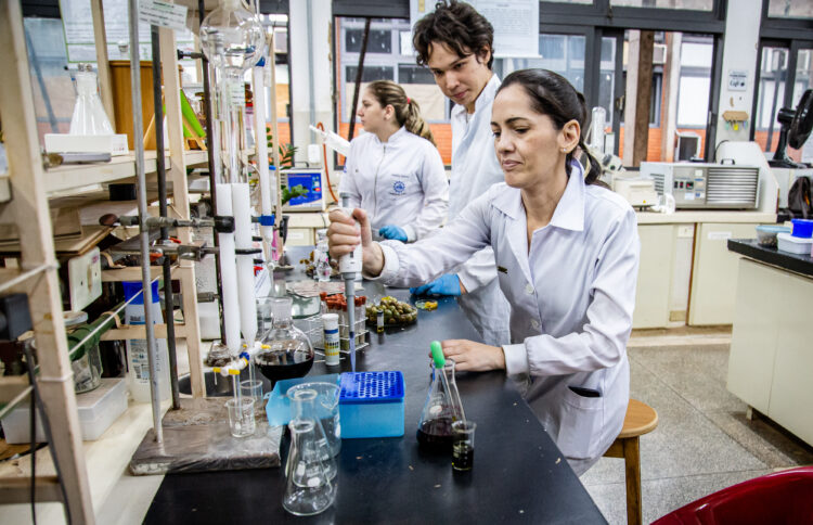 Cheiro de Guavira – Estudo apoiado pela Fundect gera a primeira patente do óleo essencial da fruta para uso em cosméticos