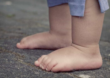 Bebê morre depois da mãe a colocar acidentalmente no forno nos EUA