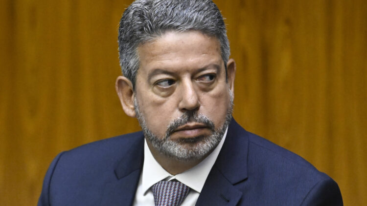 No retorno do Congresso, Lira afirma que o Orçamento não é exclusividade do Executivo