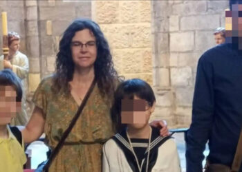 Dois adolescentes matam a mãe adotiva; colegas “totalmente chocados”