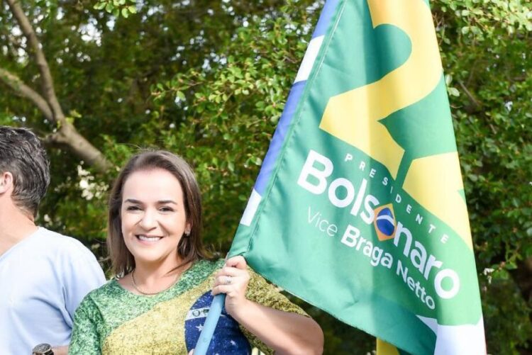 “Era folga e não gastou recursos públicos”: Sobre a presença polêmica da prefeita em evento bolsonarista