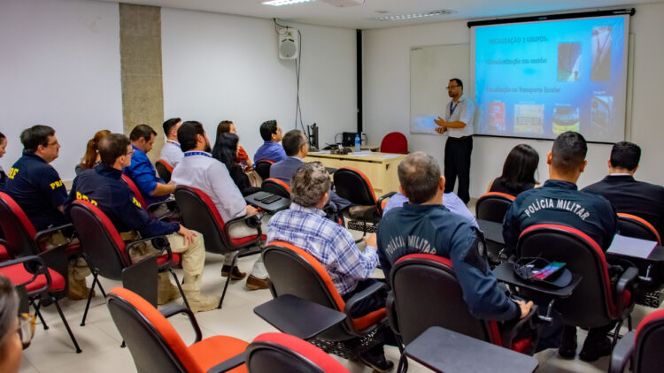 Transporte escolar de Bandeirantes vai ser fiscalizado ainda esse mês, após reunião no TCE-MS