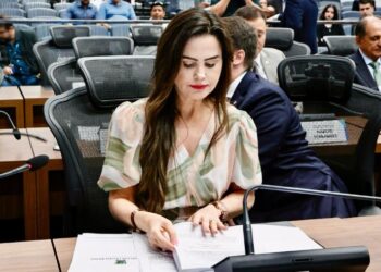 Asfalto em bairro e reforma em escola são pedidos de Mara Caseiro em prol de Camapuã